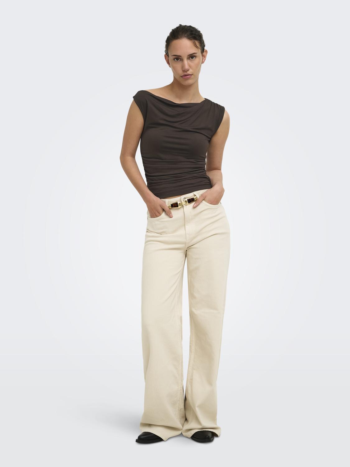 model_shot-front_full
